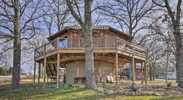 Коттедж 'sunset Bluff Treehouse': On Bull Shoals Lake!