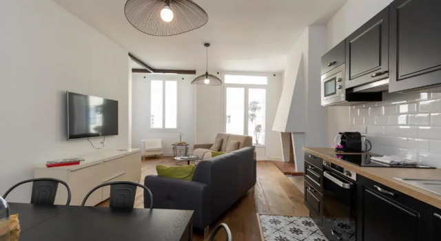 Апартаменты с балконом Appartements T2 Rue Conventionnel Chiappe, quartier Citadelle port