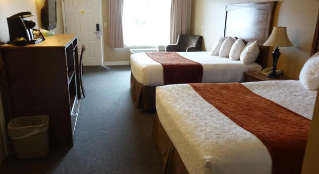 Четырёхместный номер Standard Mill Village Motel