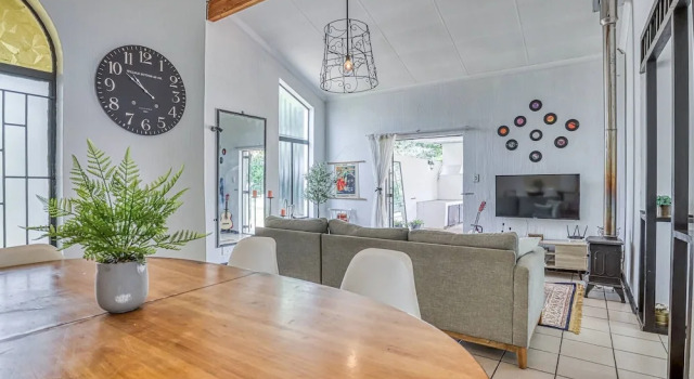 Modern Spanish House-3br-pool-solar-samrand, Boek Vakantiehuis Midrand 