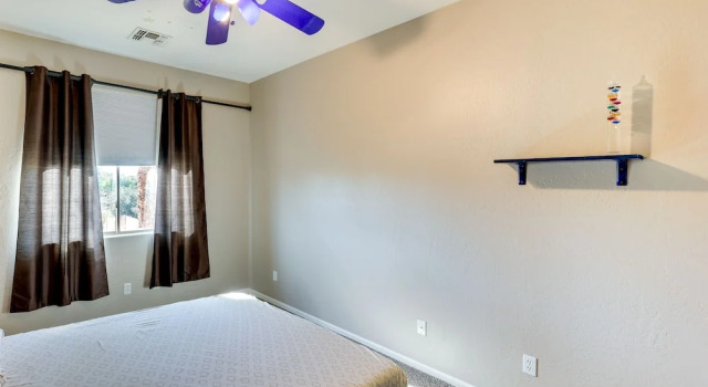 Коттедж с 6 комнатами Stunning Pool & Patio: Spacious Chandler Oasis!
