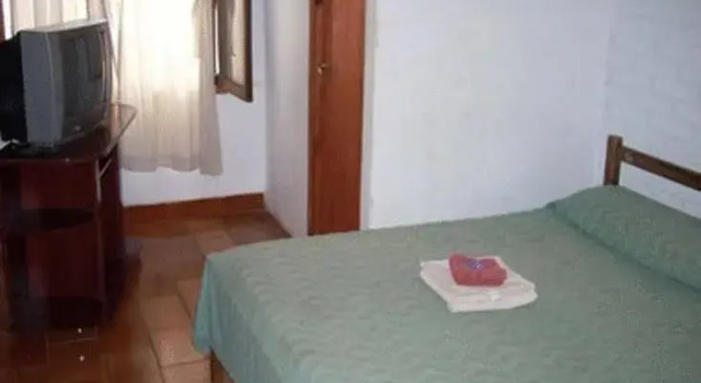 El Guembe Hostel House, Забронировать Хостел Отели Пуэрто-Игуасу с парковкой, рядом с Магазин беспошлинной торговли города Пуэрто-Игуасу, Парковка