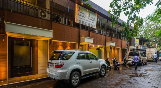 OYO 6371 Hotel Abrol, Забронировать Отель Отели штата Махараштры 3 звезды, 3*
