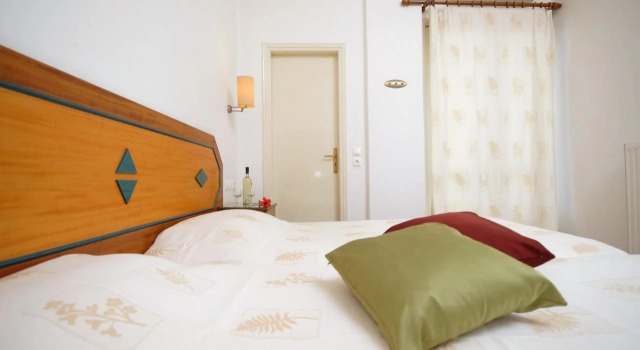 Barbouni Hotel & Studios