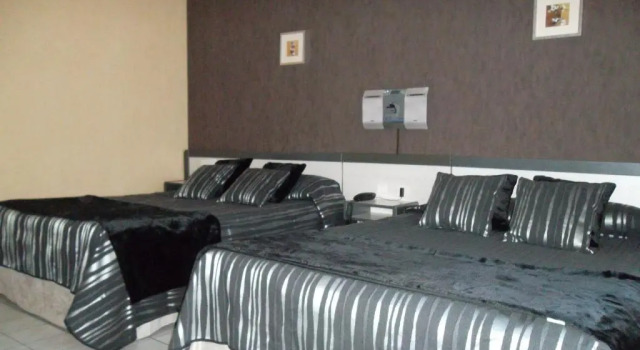Четырёхместный номер Standard Hotel Médicis