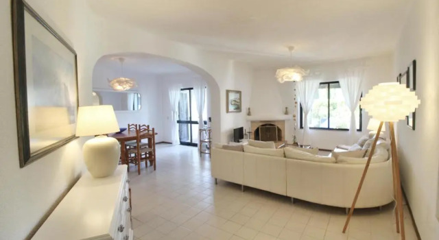 Typical Portuguese Beach House just 88m to the beach, Varaa Hotelli Porches Albufeira