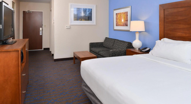 Номер Standard Holiday Inn Express & Suites Terre Haute by IHG