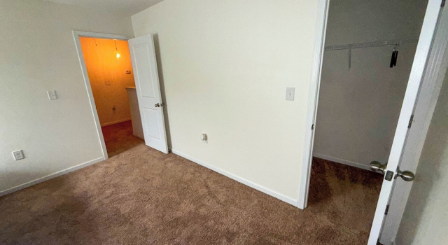 Коттедж Modern 4 Bedroom Home Near Uptown
