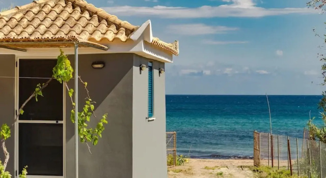Коттедж Beach House Steps Away From the sea