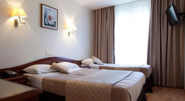 Трёхместный номер Cosmotel Hotel