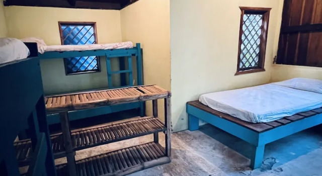 Кровать в общем номере Hotel Puerto Viejo