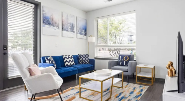 Апартаменты Bright & Cozy 2BR Retreat W/parking Broad Ripple