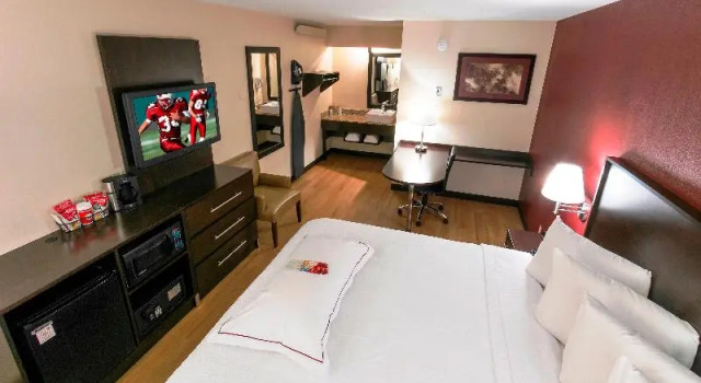 Номер Premium Red Roof Inn PLUS Nashville South - Fairgrounds