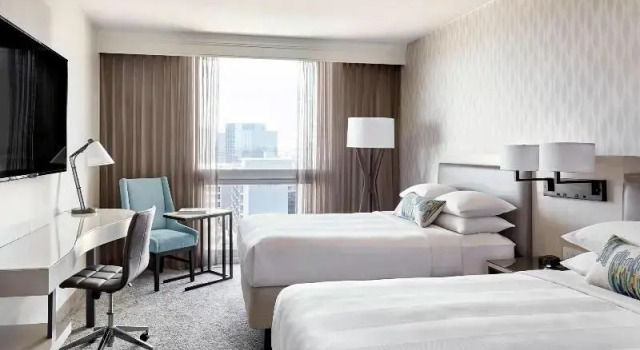 Четырёхместный номер Accessible Los Angeles Airport Marriott
