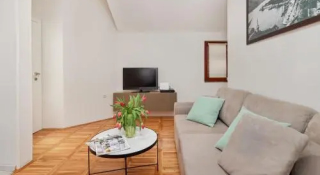 Apartment Mrsulja, Book Lejlighed Hoteller i Kotor Riviera med parkering, Parkering