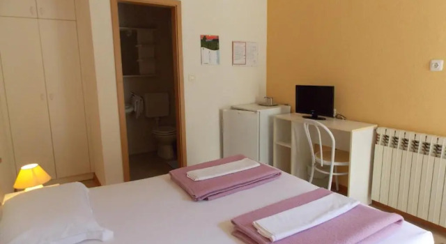 Apartments & Rooms Karmen