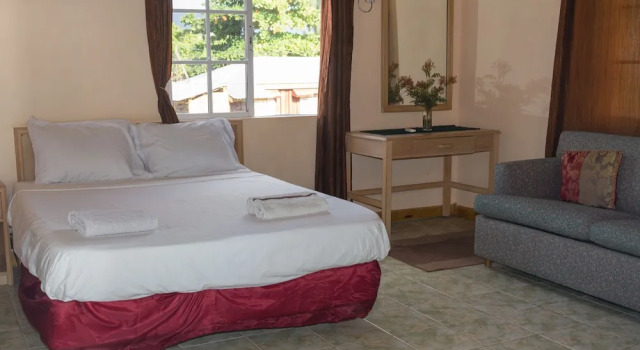 Коттедж c 1 комнатой с видом на океан Golden Sands Guest House