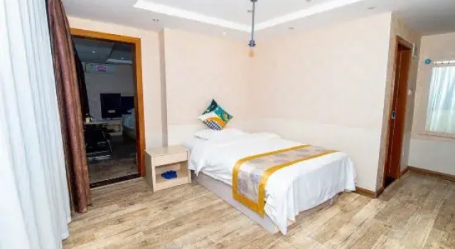 Люкс Deluxe Guang Yue Zhen Hotel  (Guilin North Railway Station)