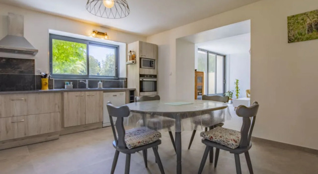 La Grive (RCH100), Prenota Hotel Richerenches Valchiusa