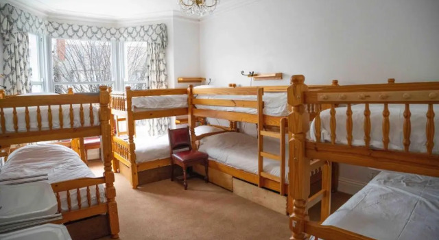 Кровать в общем номере Llandudno Hostel