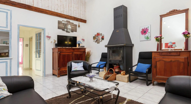 Amazing Holiday Home in Cazals With Terrace, Buchen Sie Hotel Cazals Lot
