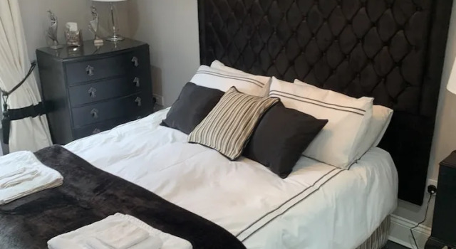Impeccable 1-bed Apartment in the Heart of Hexham, Забронировать Апартаменты/квартира Отели Дарем с парковкой, Парковка