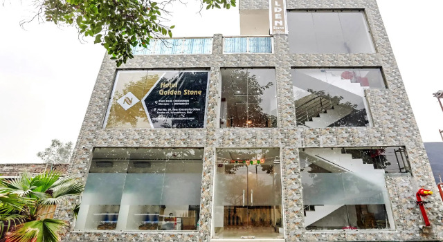 FabHotel Golden Stone, Забронировать Отель Отели Газиабад с парковкой, Парковка