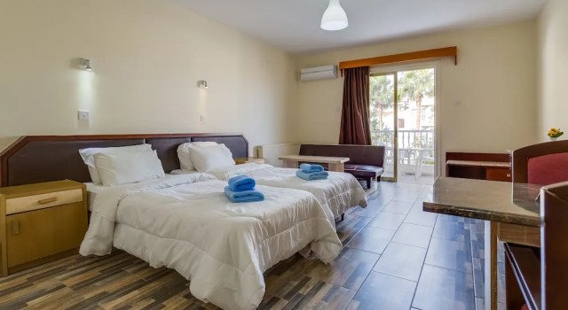 Одноместная студия с балконом и с видом на сад Antonis G. Hotel Apartments