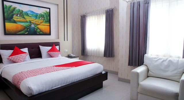 Люкс Deluxe OYO 920 Gajah Mada Hotel