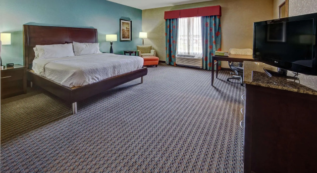 Двухместный номер Mobility Accessible with Roll-in Shower Hilton Garden Inn Midtown Tulsa