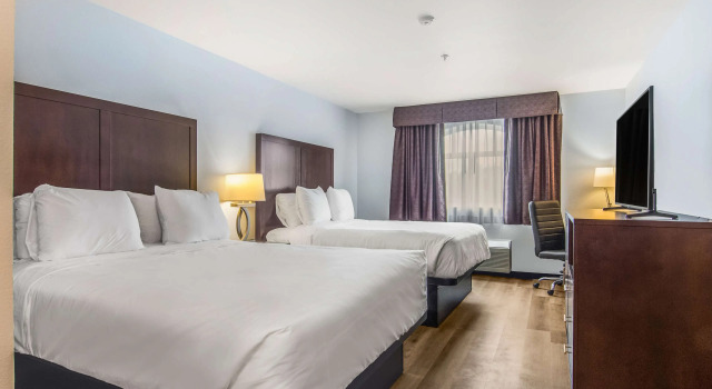 Четырёхместный номер Standard Red Lion Inn & Suites Des Moines