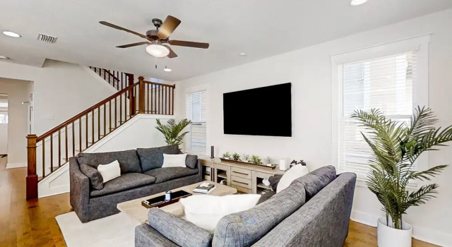 Brand new Home With Open Layout, Office, & Great Location - Dog-friendly, Rezerwuj Dom wakacyjny Jacksonville Floryda, w pobliżu Springfield Park
