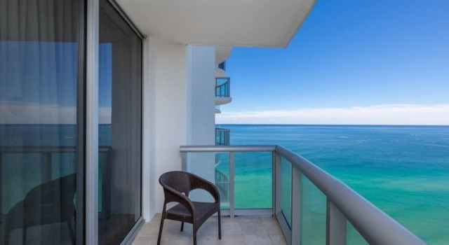 Mareof1br - Unit 2410 - Ammos 1 Bedroom Condo by Redawning, Varaa Huoneisto Hotellit Miami Beach uima-altaalla, Uima-allas