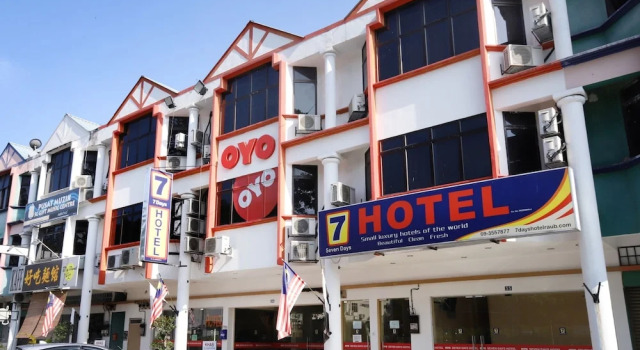 Super OYO 635 Seven Days Hotel