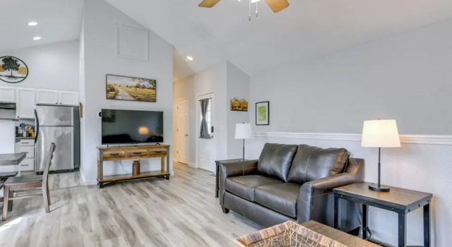 Hot Tub & Pet-friendly! Gatlinburg Retreat, Забронировать Апартаменты/квартира Апартаменты Гатлинберг, Апартаменты/квартира