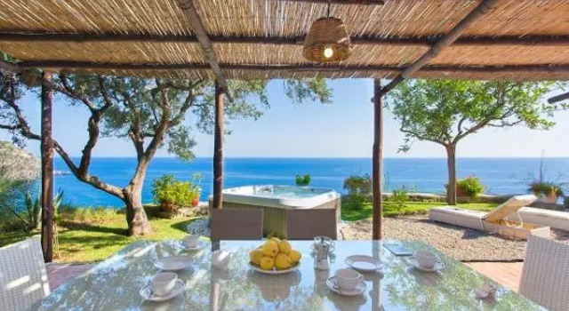 Апартаменты Deluxe Costa Del Capitano Seaside Villas