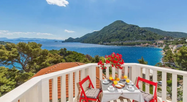Апартаменты с 2 комнатами с балконом и с видом на море Apartments More Luxury