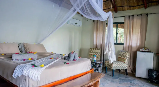 Семейная вилла с 3 комнатами с балконом и с видом на реку Nsofu Safari Lodge