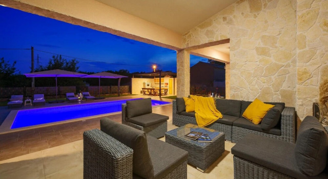 Awesome Home in Nedescina With Outdoor Swimming Pool, Wifi and Heated Swimming Pool, Забронировать Отель Недесчина Central Istria