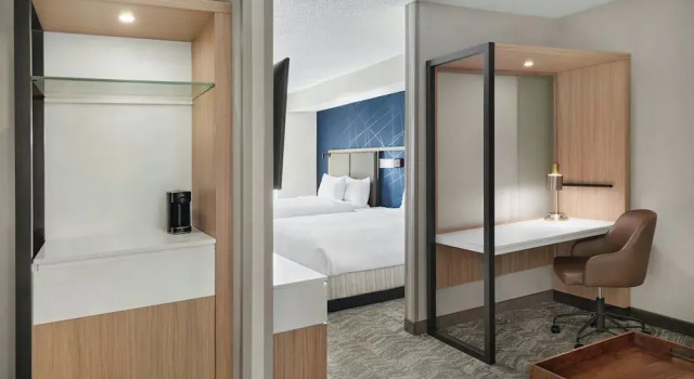 Четырёхместный люкс SpringHill Suites by Marriott Lansing West