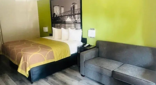 Шестиместный номер Standard Super 8 by Wyndham Bossier City/Shreveport Area