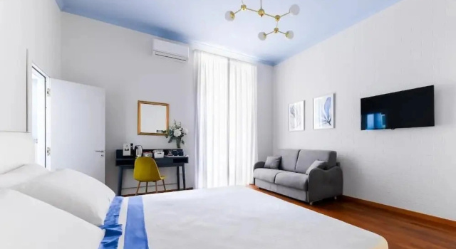 Tarsia 42 Suites Napoli, Забронировать Отель Отели Неаполя с парковкой, рядом с Кастель-Нуово, Парковка