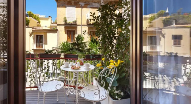 Двухместный номер Deluxe с балконом Sorrento Flower Rooms