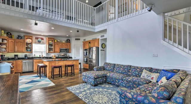 Коттедж с 4 комнатами с балконом Bayfront Fishing Pier: Galveston Island Home