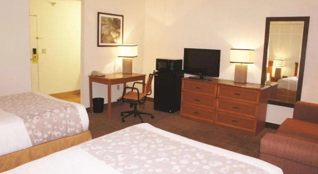 Семейный люкс Deluxe La Quinta Inn Kansas City North