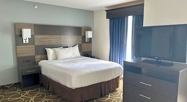 Люкс MainStay Suites Madison Airport
