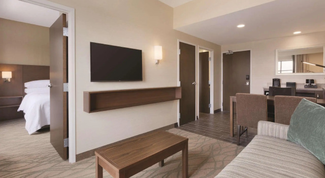 Двухместный люкс Embassy Suites by Hilton Akron Canton Airport