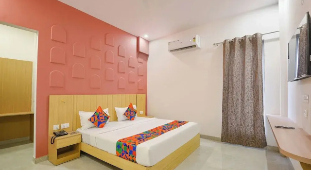Номер Deluxe FabHotel Black Pepper- Nr. Batra Heart & Multispecialty Hospital Faridabad