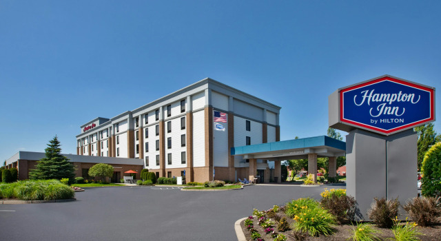 Hampton Inn Coventry-Warwick Area, Rezerwuj Hotel Hotele w New England z basenem, Basen