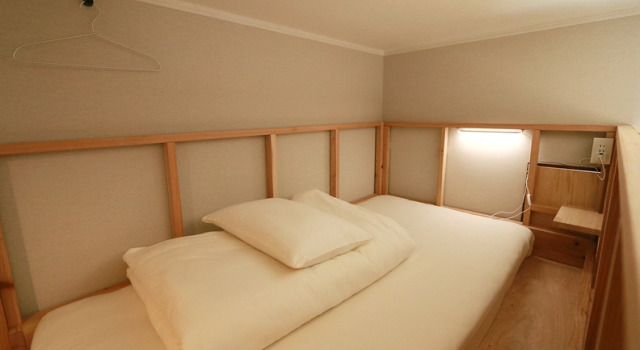 Bett im Wohnheim (Frauenwohnheim) Tips Hotel